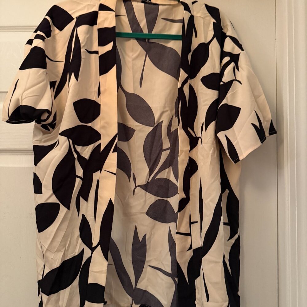 Women's 2 piece Kimono Style Tropical Print Blouse and Short Set - Picture 2 of 4